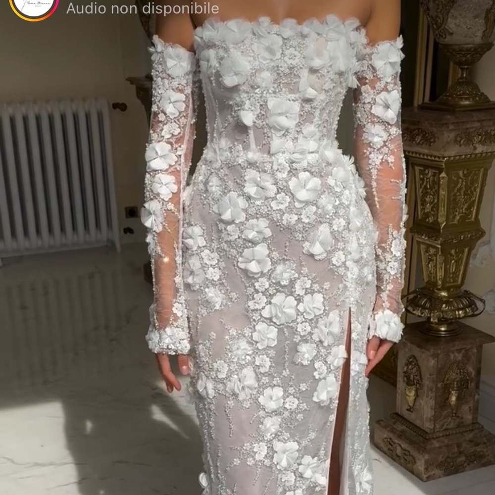 Exquisite White Floral Appliqué Long Sleeve Dress